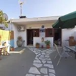 Blue Dolphins 2 Bedroomed House With Court Yard Tatil Evi *