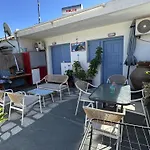 Blue Dolphins 2 Bedroomed House With Court Yard Tatil Evi İskados