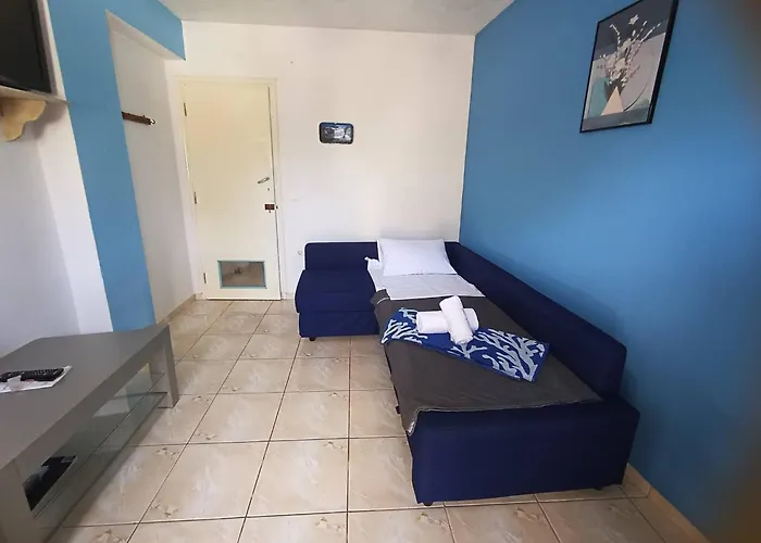 Blue Dolphins 2 Bedroomed House With Court Yard Dom wakacyjny Skiatos