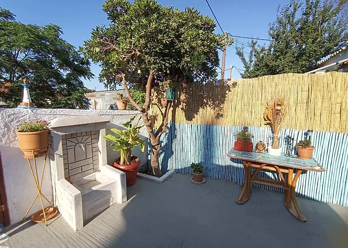 Blue Dolphins 2 Bedroomed House With Court Yard Dom wakacyjny Skiatos