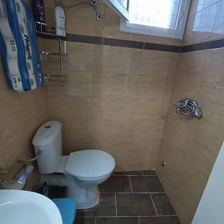 Blue Dolphins 2 Bedroomed House With Court Yard