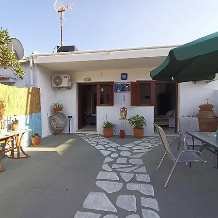 Blue Dolphins 2 Bedroomed House With Court Yard Дом отдыха *