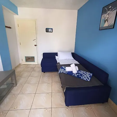 Blue Dolphins 2 Bedroomed House With Court Yard Дом отдыха Скиатос