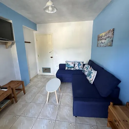 Blue Dolphins 2 Bedroomed House With Court Yard Дом отдыха Скиатос