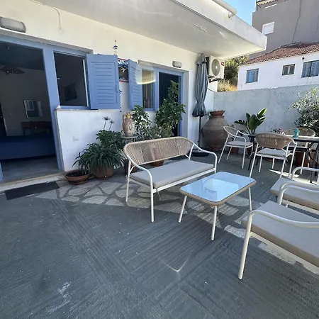 Blue Dolphins 2 Bedroomed House With Court Yard Дом отдыха *