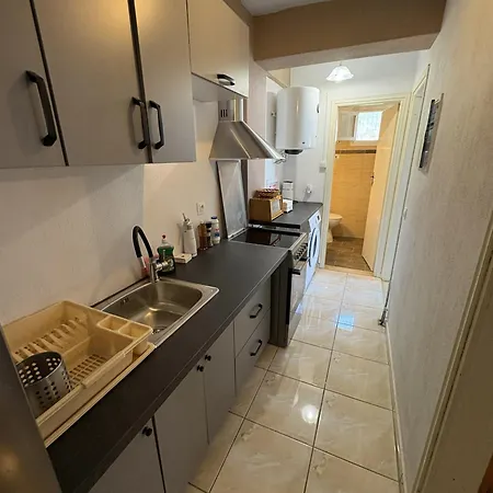 Дом отдыха Blue Dolphins 2 Bedroomed House With Court Yard Скиатос