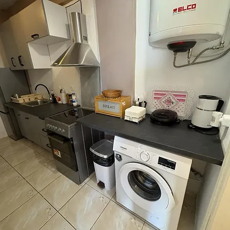 Blue Dolphins 2 Bedroomed House With Court Yard Дом отдыха