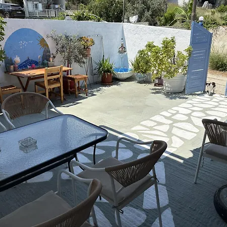 Blue Dolphins 2 Bedroomed House With Court Yard * Скиатос