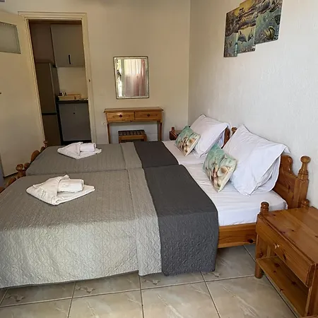 Blue Dolphins 2 Bedroomed House With Court Yard * Скиатос