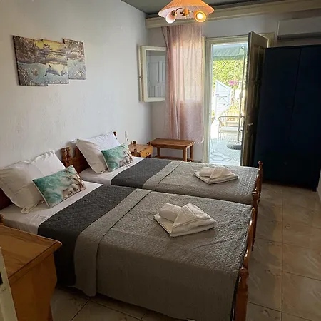 Blue Dolphins 2 Bedroomed House With Court Yard Дом отдыха