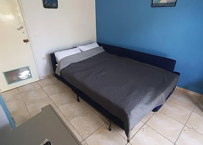 Blue Dolphins 2 Bedroomed House With Court Yard Skiathos Town