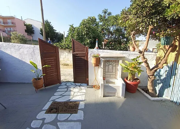 Blue Dolphins 2 Bedroomed House With Court Yard Skiathos Town