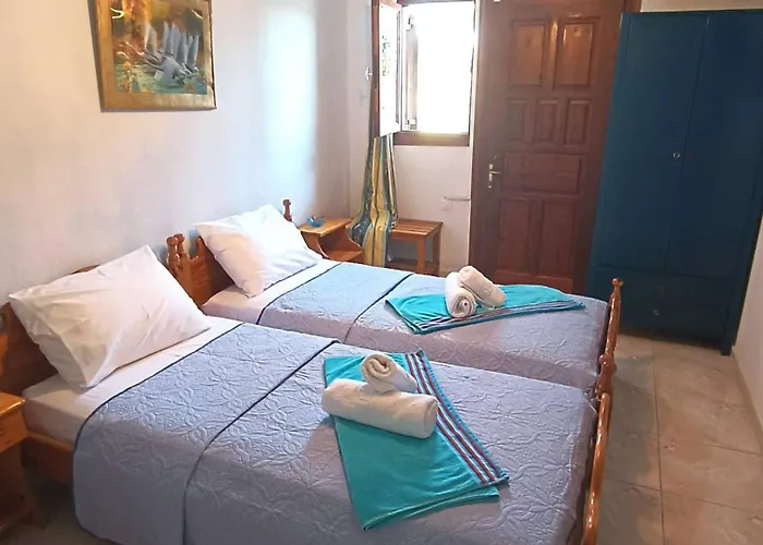 Blue Dolphins 2 Bedroomed House With Court Yard * Skiathos Town