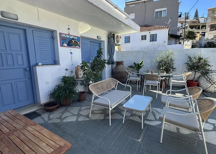 Blue Dolphins 2 Bedroomed House With Court Yard Skiathos Town