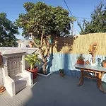 Blue Dolphins 2 Bedroomed House With Court Yard בית נופש העיירה סקיאתוס