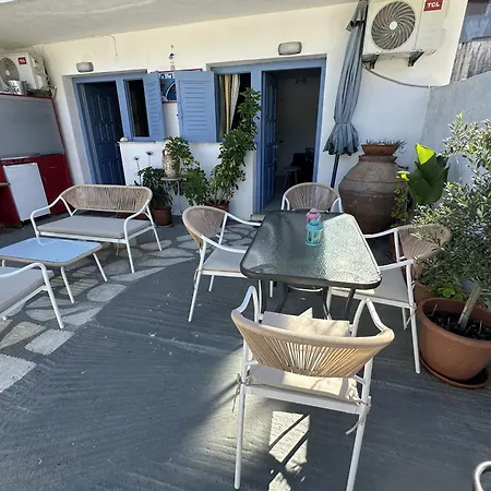 Blue Dolphins 2 Bedroomed House With Court Yard 펜션 *