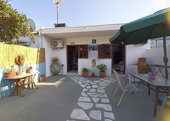 Blue Dolphins 2 Bedroomed House With Court Yard 펜션 *