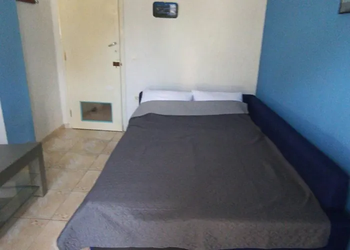 Blue Dolphins 2 Bedroomed House With Court Yard 펜션 스키아토스 타운